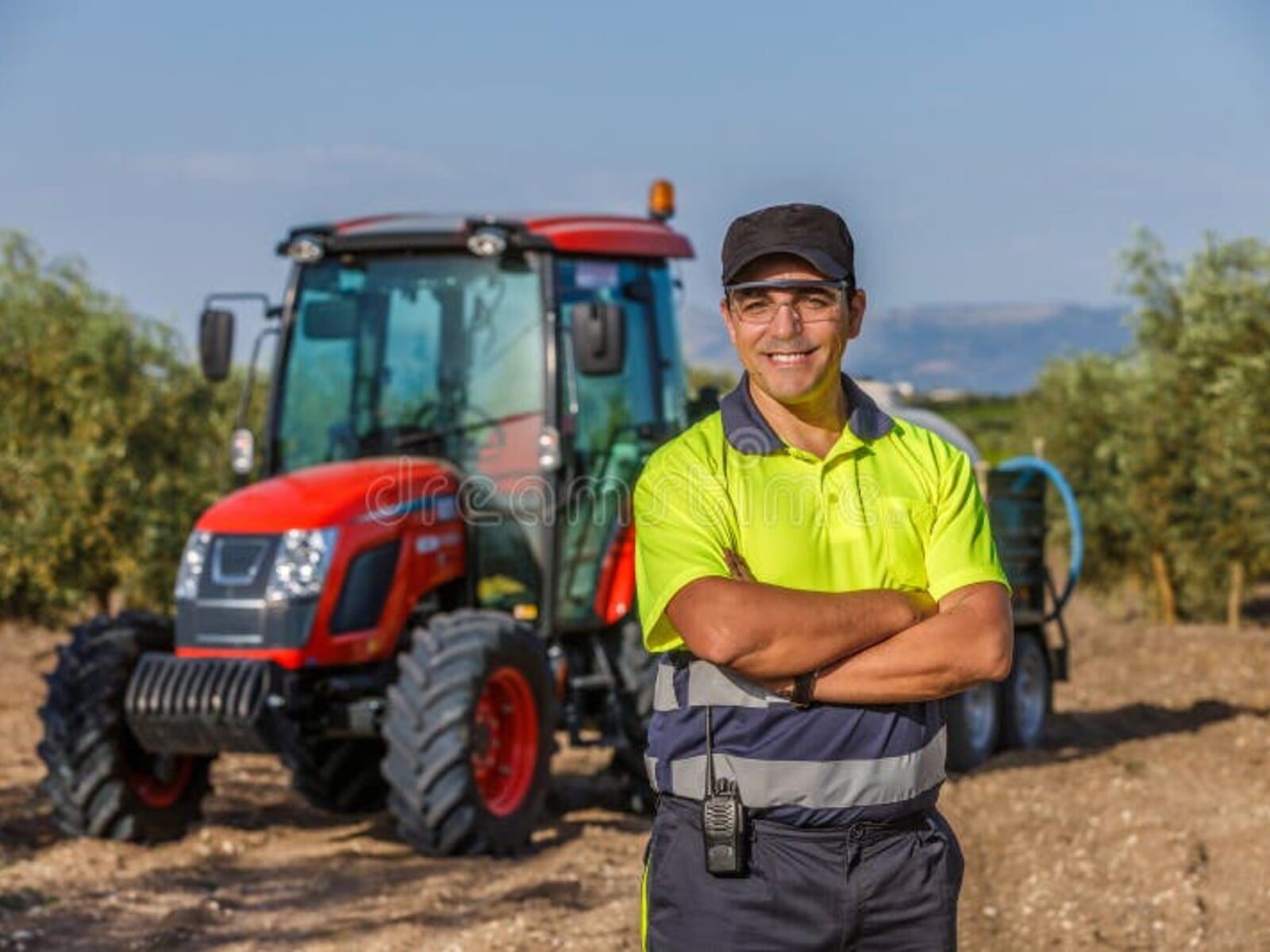 Trabajadores recolectando en el campo